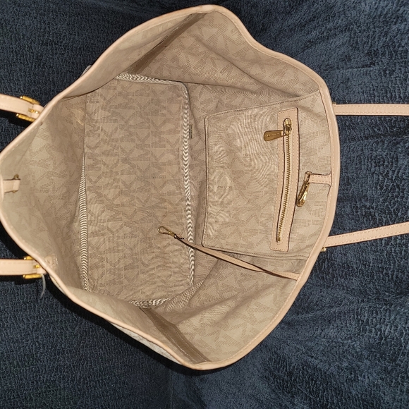 Michael Kors monogram tote - Picture 3 of 5